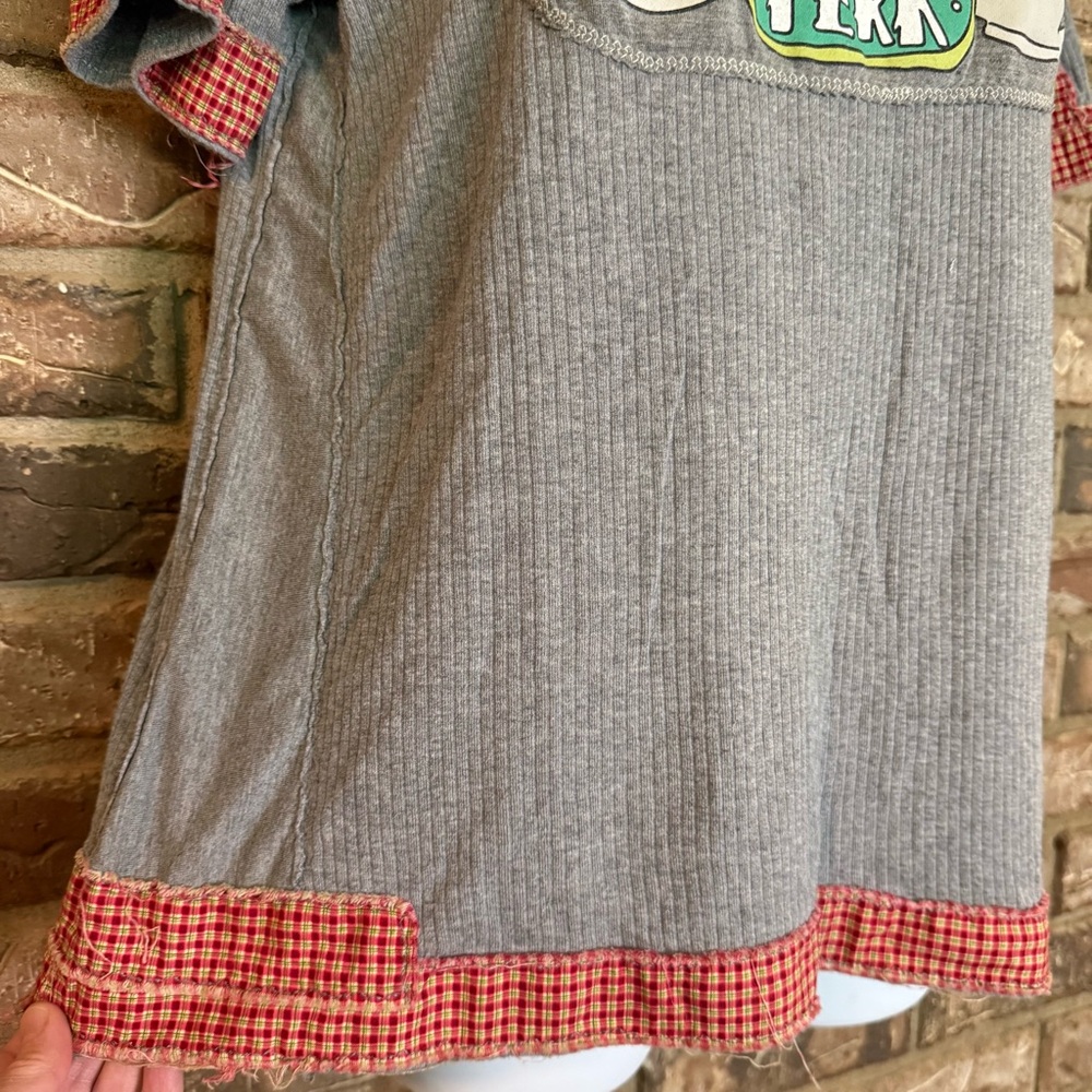 Upcycled Friends Central Perk Tee Plaid Trim Patchwork Gray Top - Picture 6 of 9